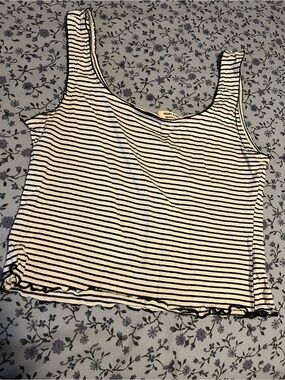 Striped Scoop Neck Tank Top - Black & White Crop top